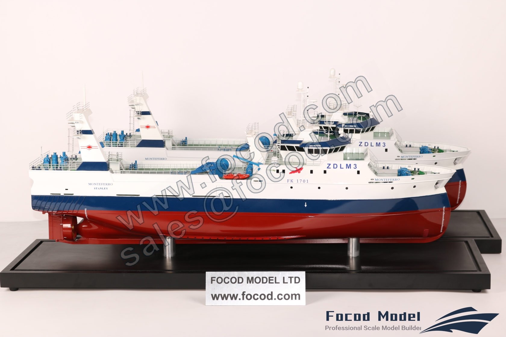 custom made model of 64米拖网渔船